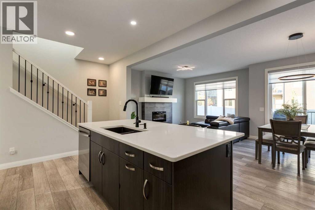 Single Family House for Sale in  Evansfield Gate NW Evanston Calgary 