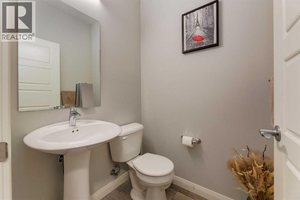 Single Family House for Sale in  Evansfield Gate NW Evanston Calgary 