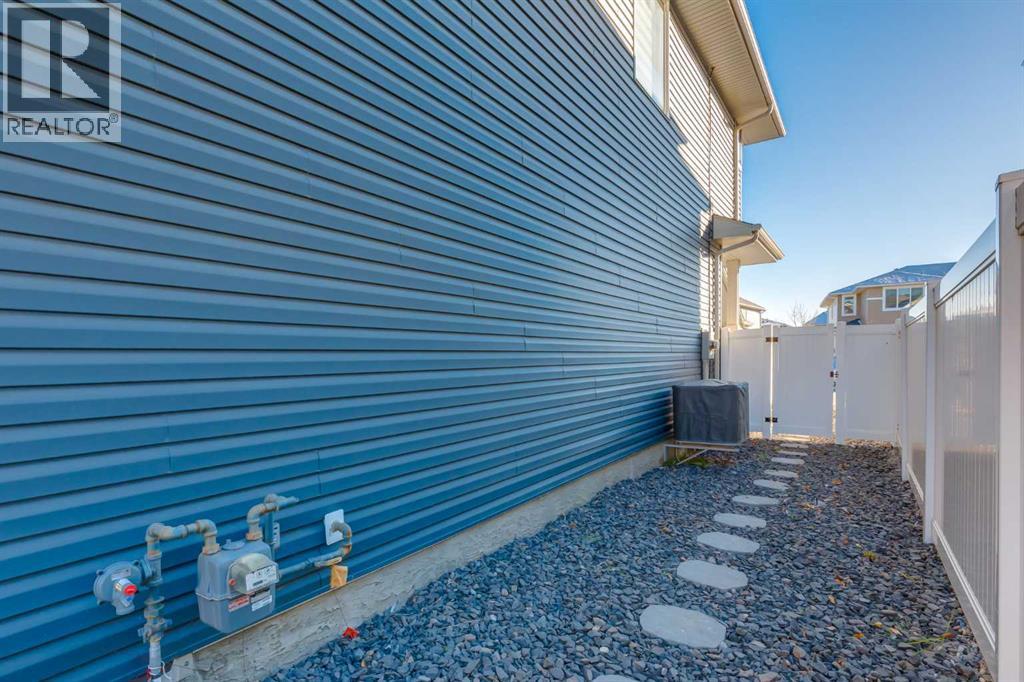 Single Family House for Sale in  Evansfield Gate NW Evanston Calgary 