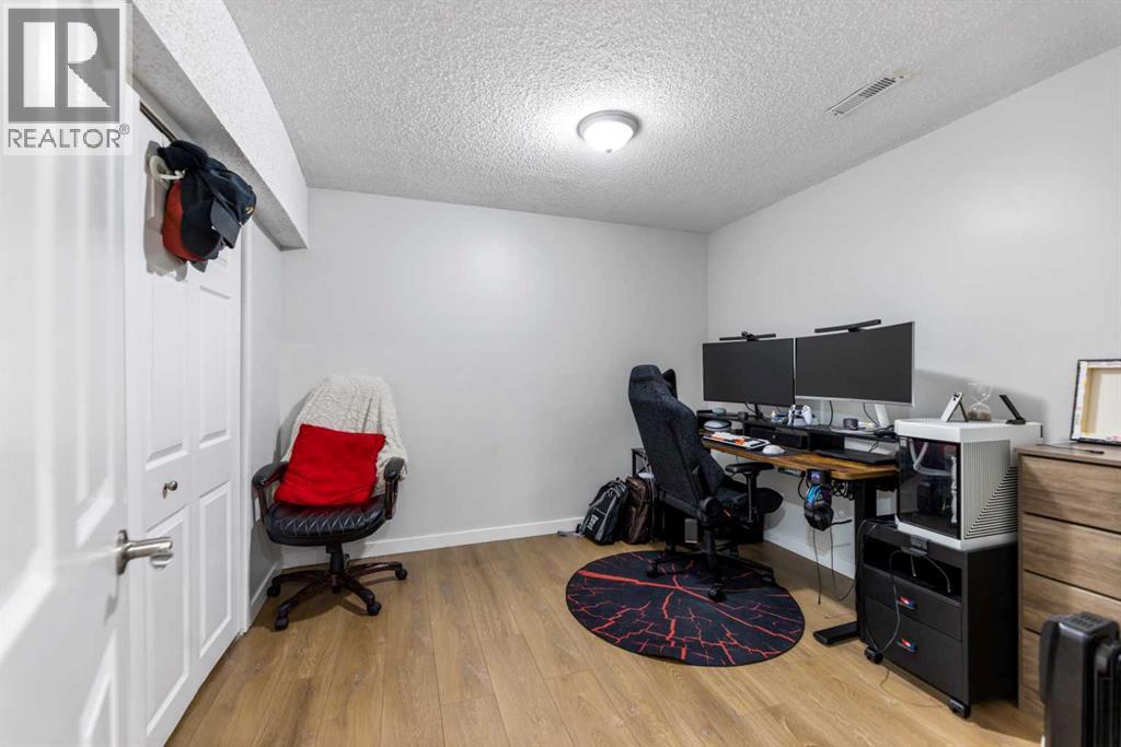 Single Family House for Sale in  Saddlemead Road NE Saddle Ridge Calgary 