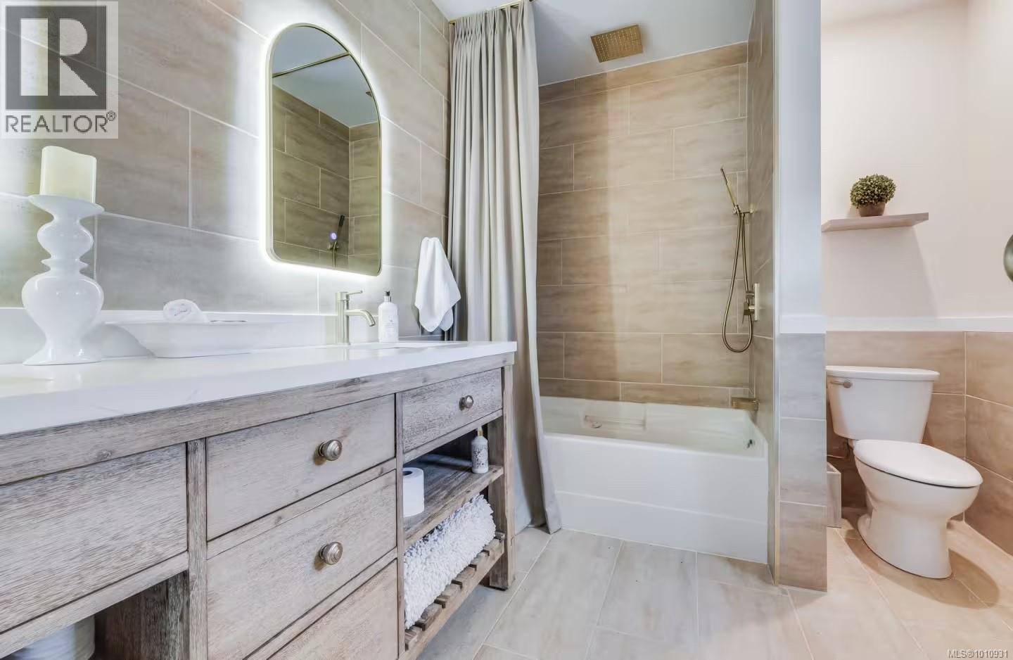  1502 Fulford-Ganges Road, Salt Spring