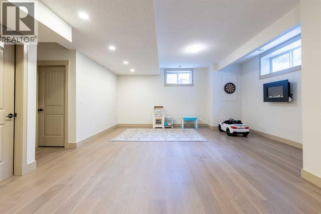 Single Family House for Sale in  Elmont Green SW Springbank Hill Calgary 