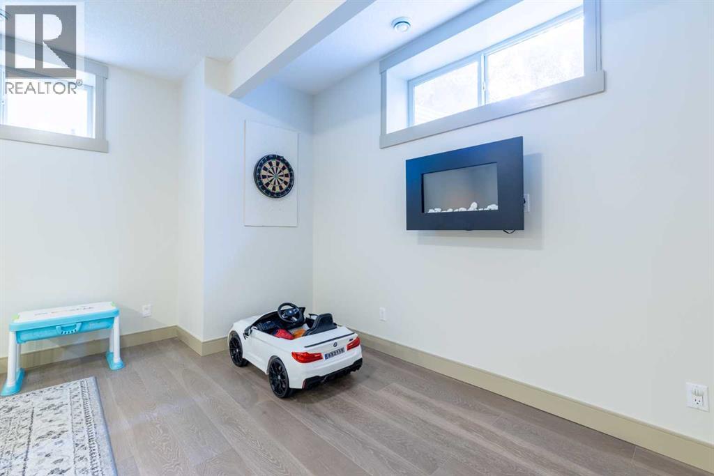 Single Family House for Sale in  Elmont Green SW Springbank Hill Calgary 