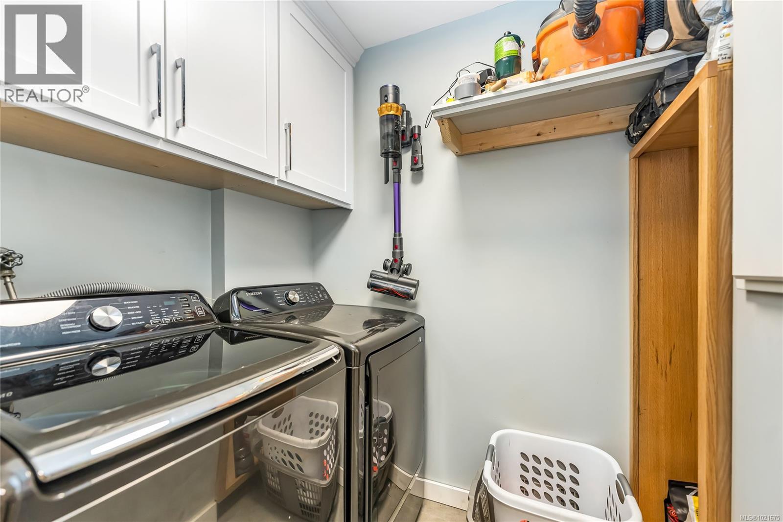 102 40 Gorge Rd W, Saanich