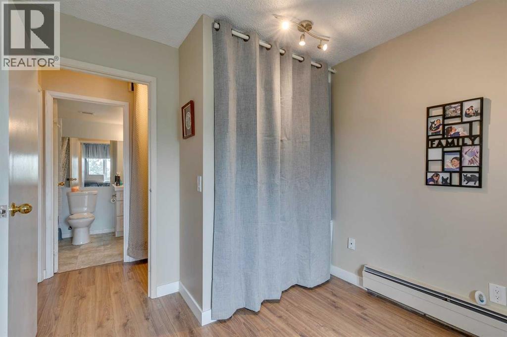 Single Family House for Sale in   Dalton Drive NW Dalhousie Calgary 