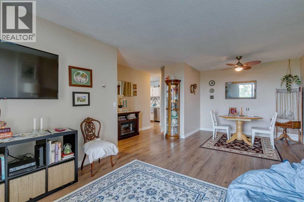 Single Family House for Sale in   Dalton Drive NW Dalhousie Calgary 