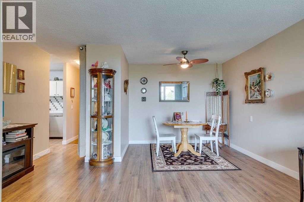 Single Family House for Sale in   Dalton Drive NW Dalhousie Calgary 