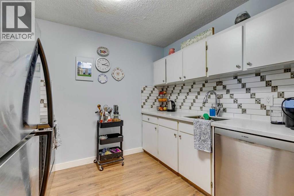 Single Family House for Sale in   Dalton Drive NW Dalhousie Calgary 