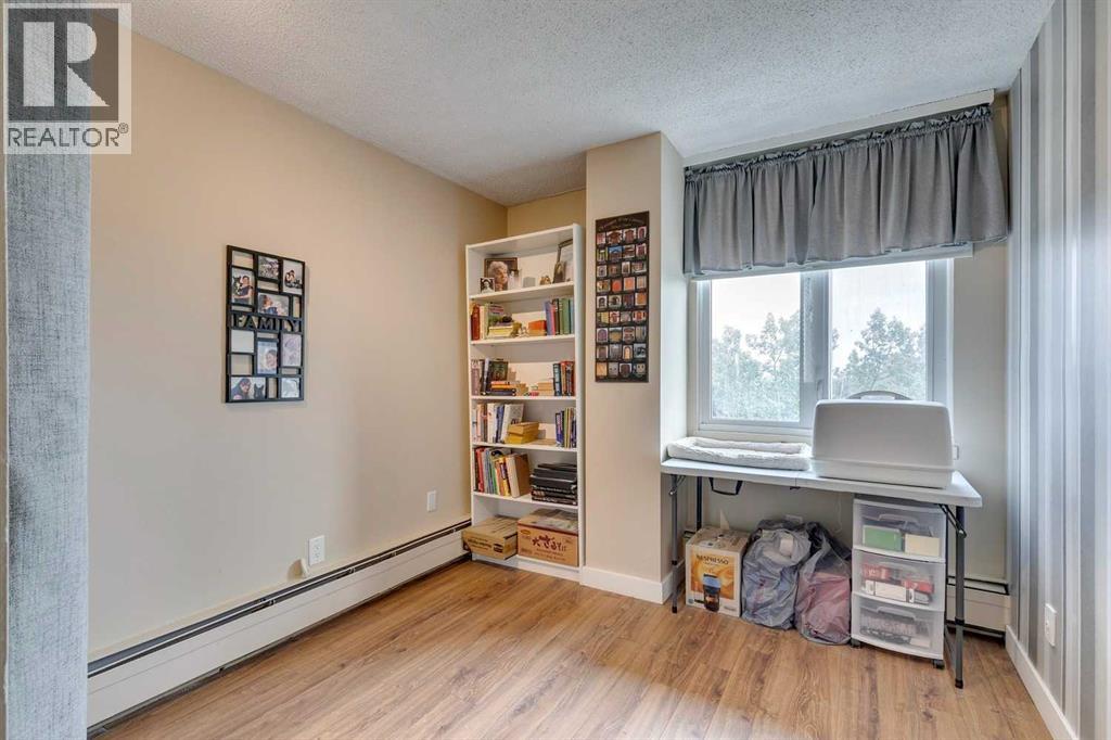 Single Family House for Sale in   Dalton Drive NW Dalhousie Calgary 