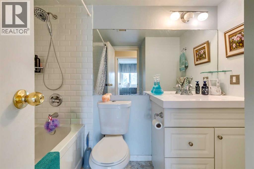 Single Family House for Sale in   Dalton Drive NW Dalhousie Calgary 