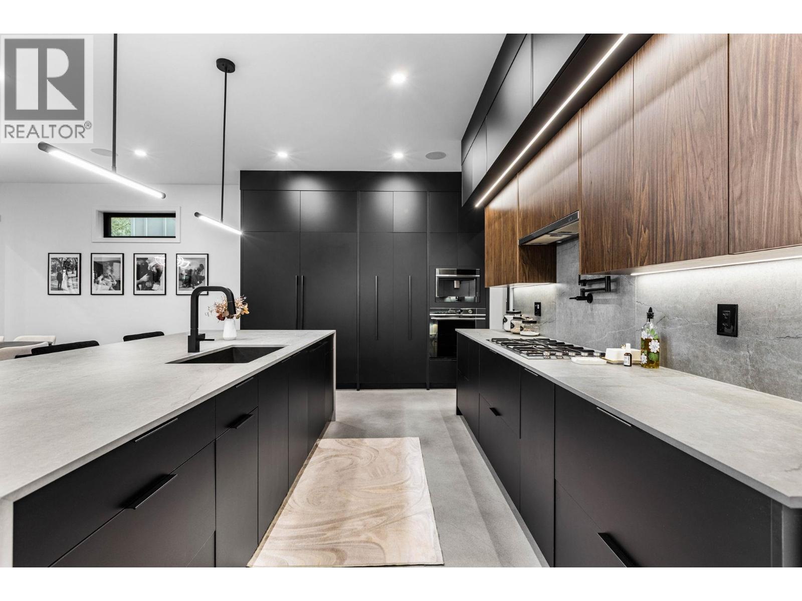 990 SEAFORTH WAY, Port Moody