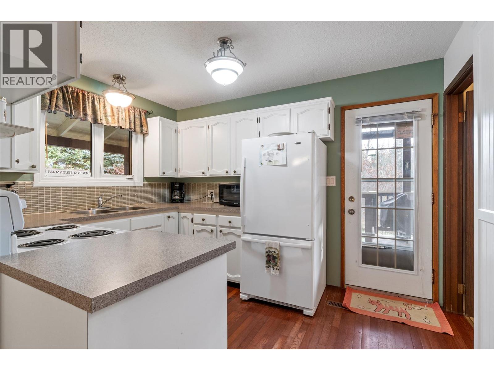 4690 44 Avenue NW, Salmon Arm