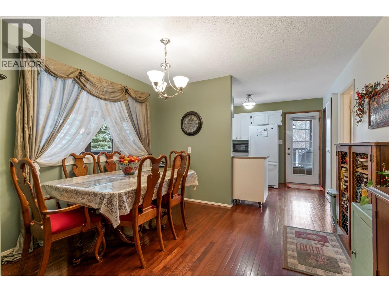 4690 44 Avenue NW, Salmon Arm