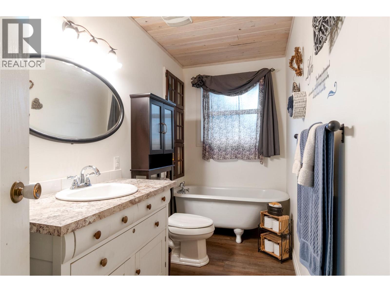 4690 44 Avenue NW, Salmon Arm