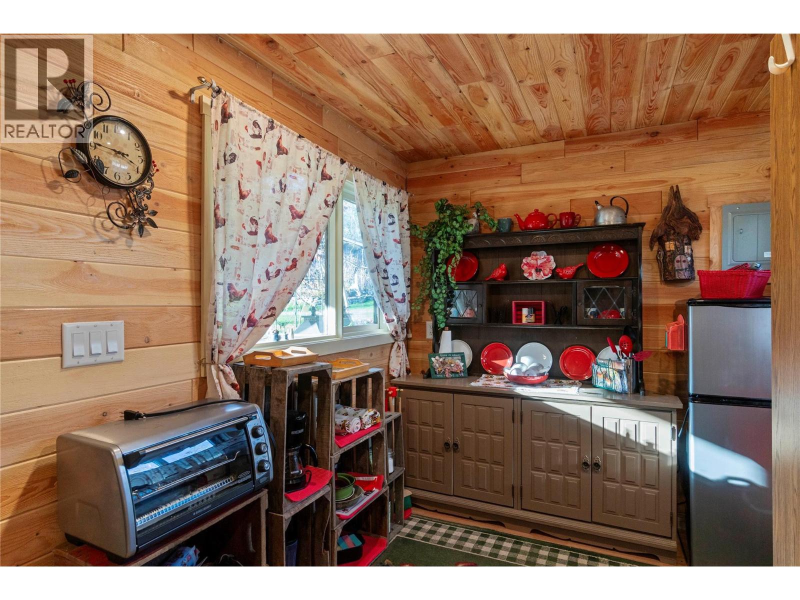 4690 44 Avenue NW, Salmon Arm