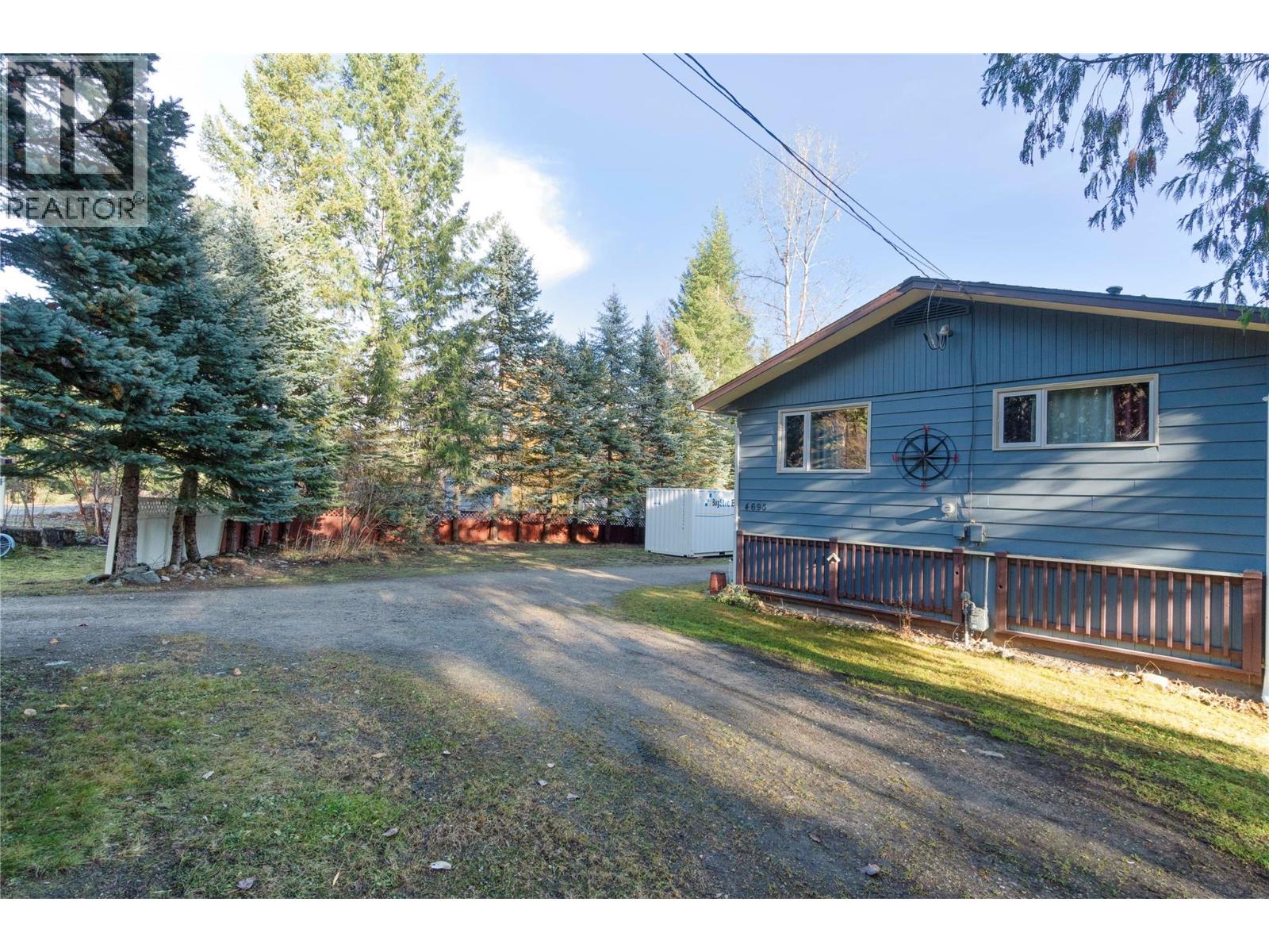 4690 44 Avenue NW, Salmon Arm