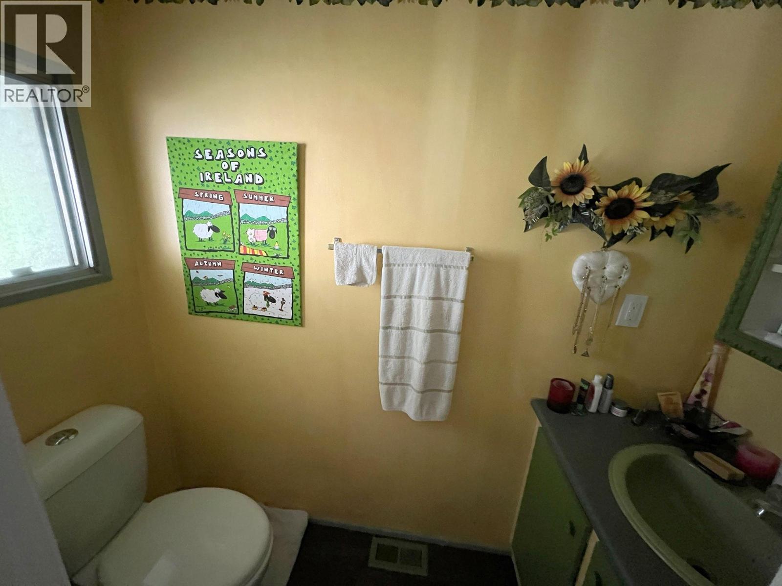 6288 MEADOWLAND CRESCENT - 18