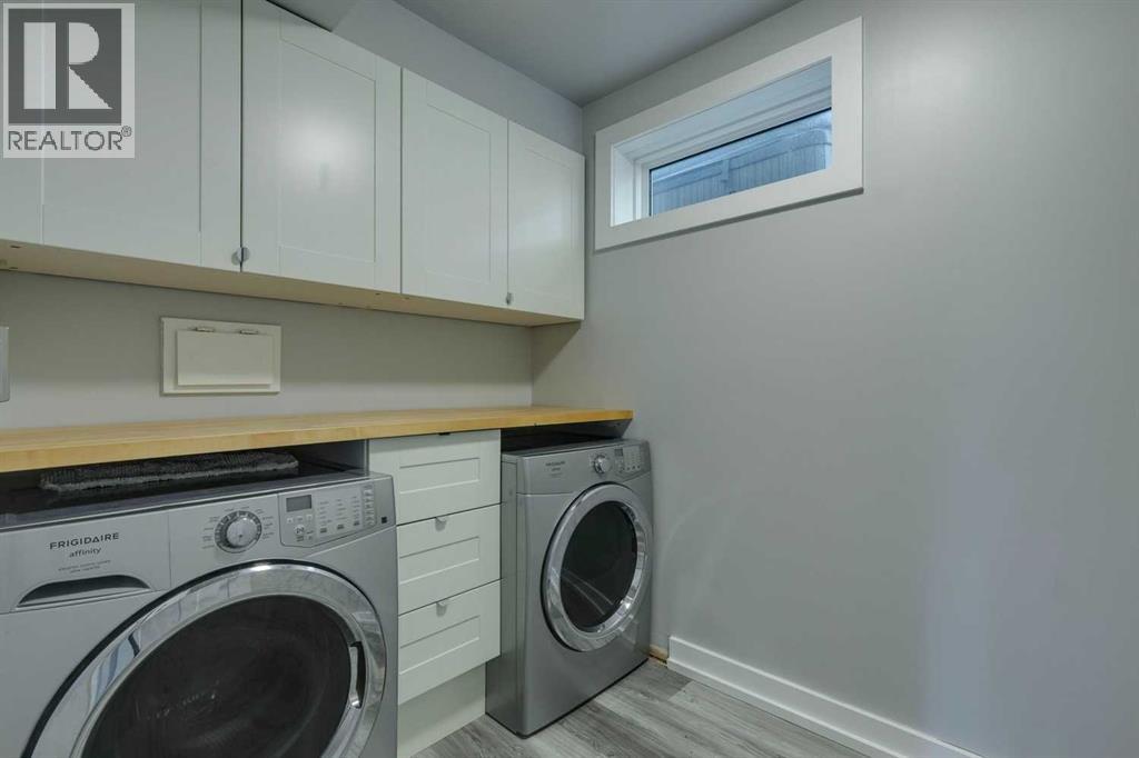 Single Family House 4 Level for Sale in  Silverdale Road NW Silver Springs Calgary 