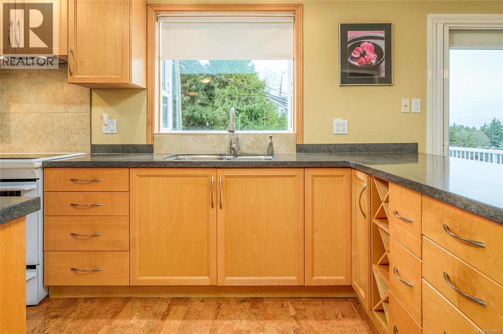 350 Garrett Rd, Qualicum Beach