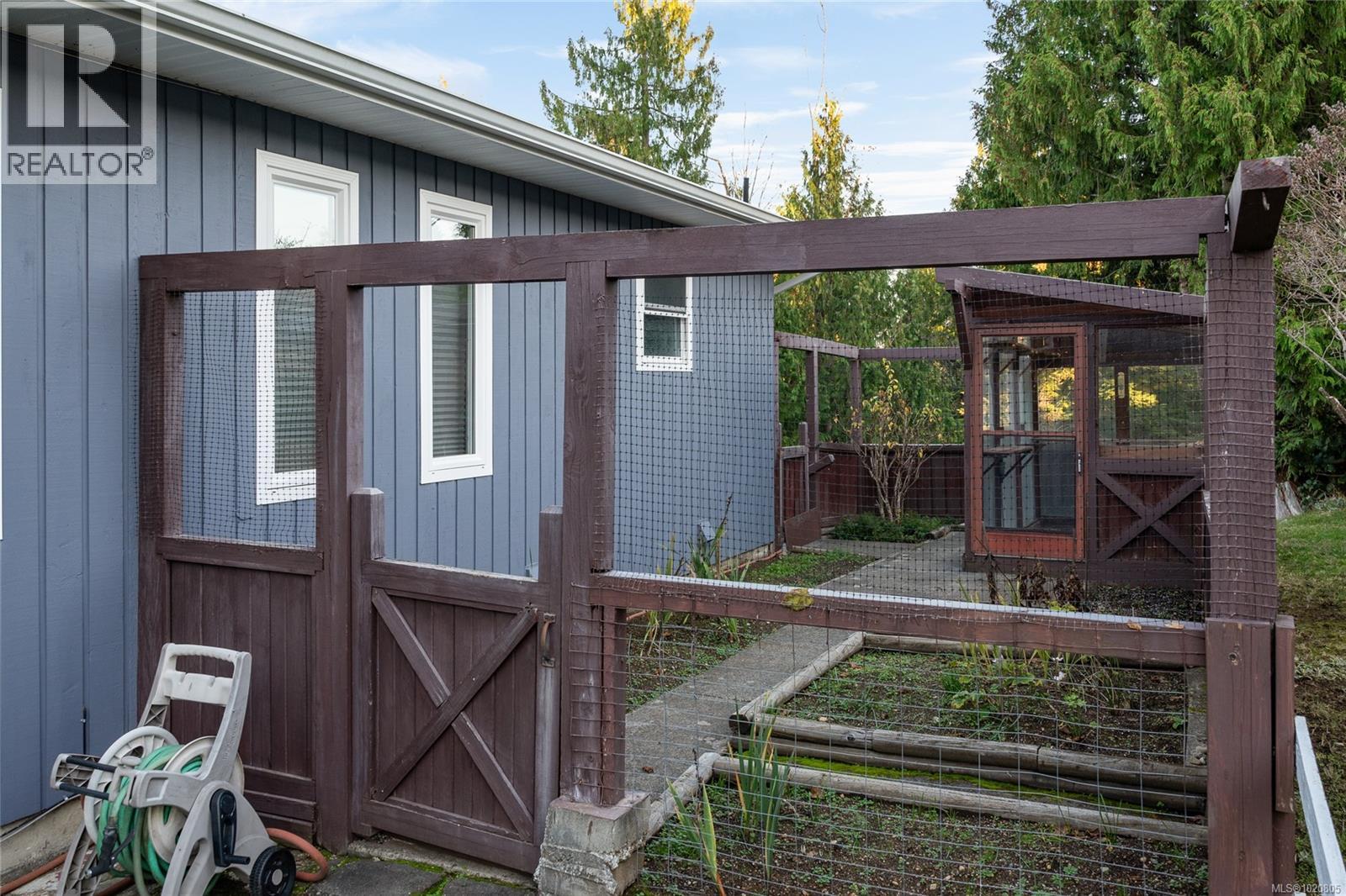 350 Garrett Rd, Qualicum Beach