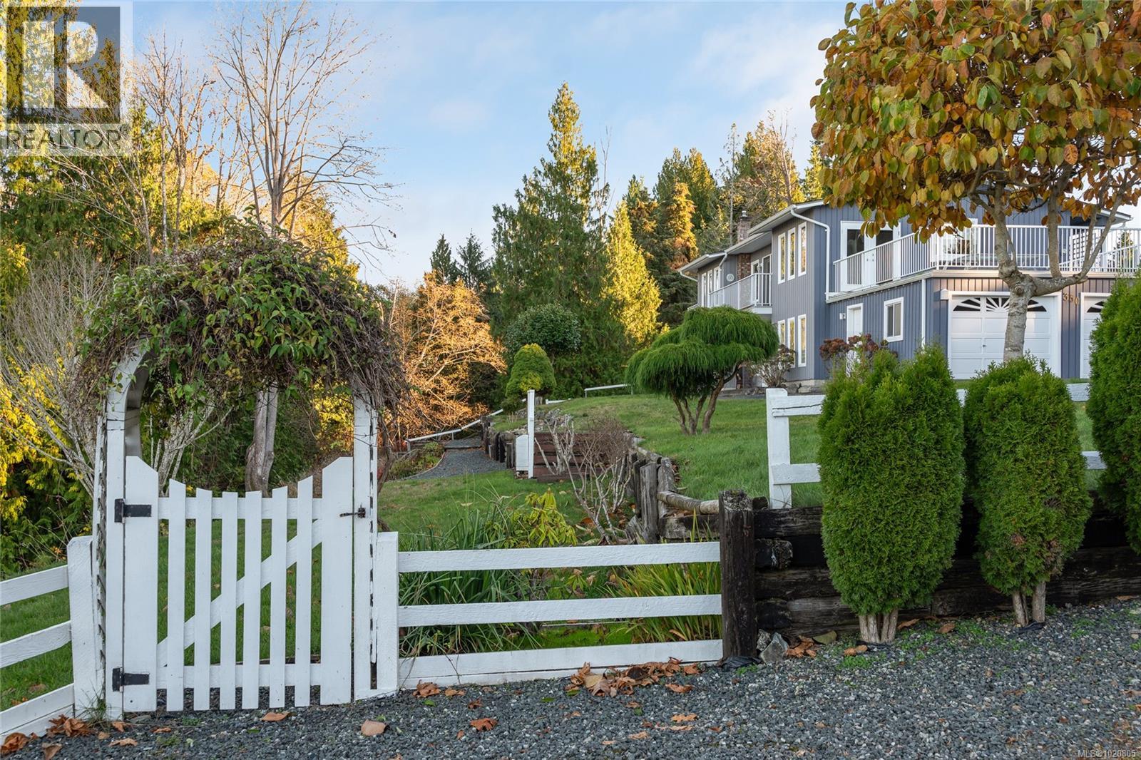 350 Garrett Rd, Qualicum Beach