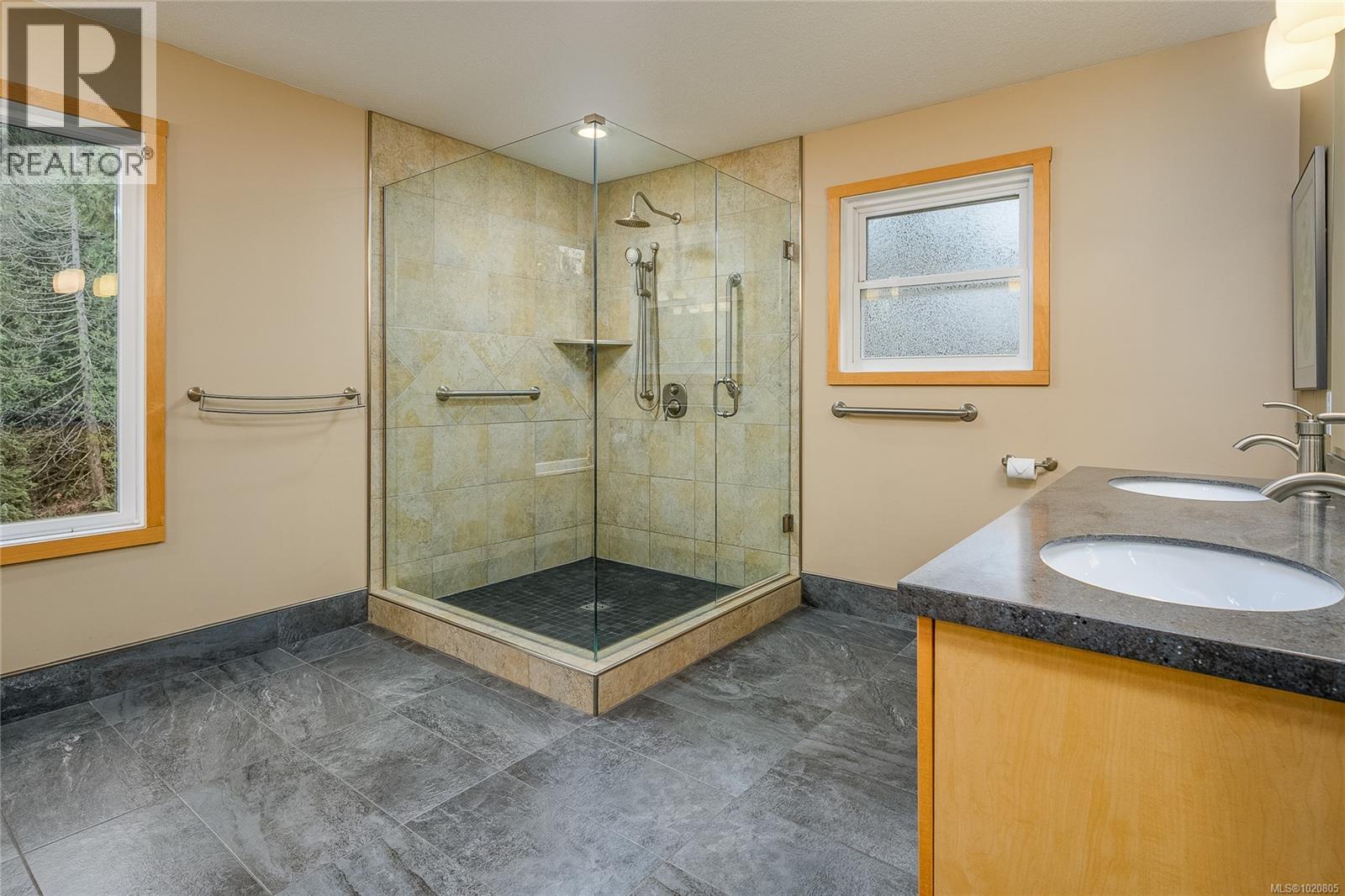 350 Garrett Rd, Qualicum Beach