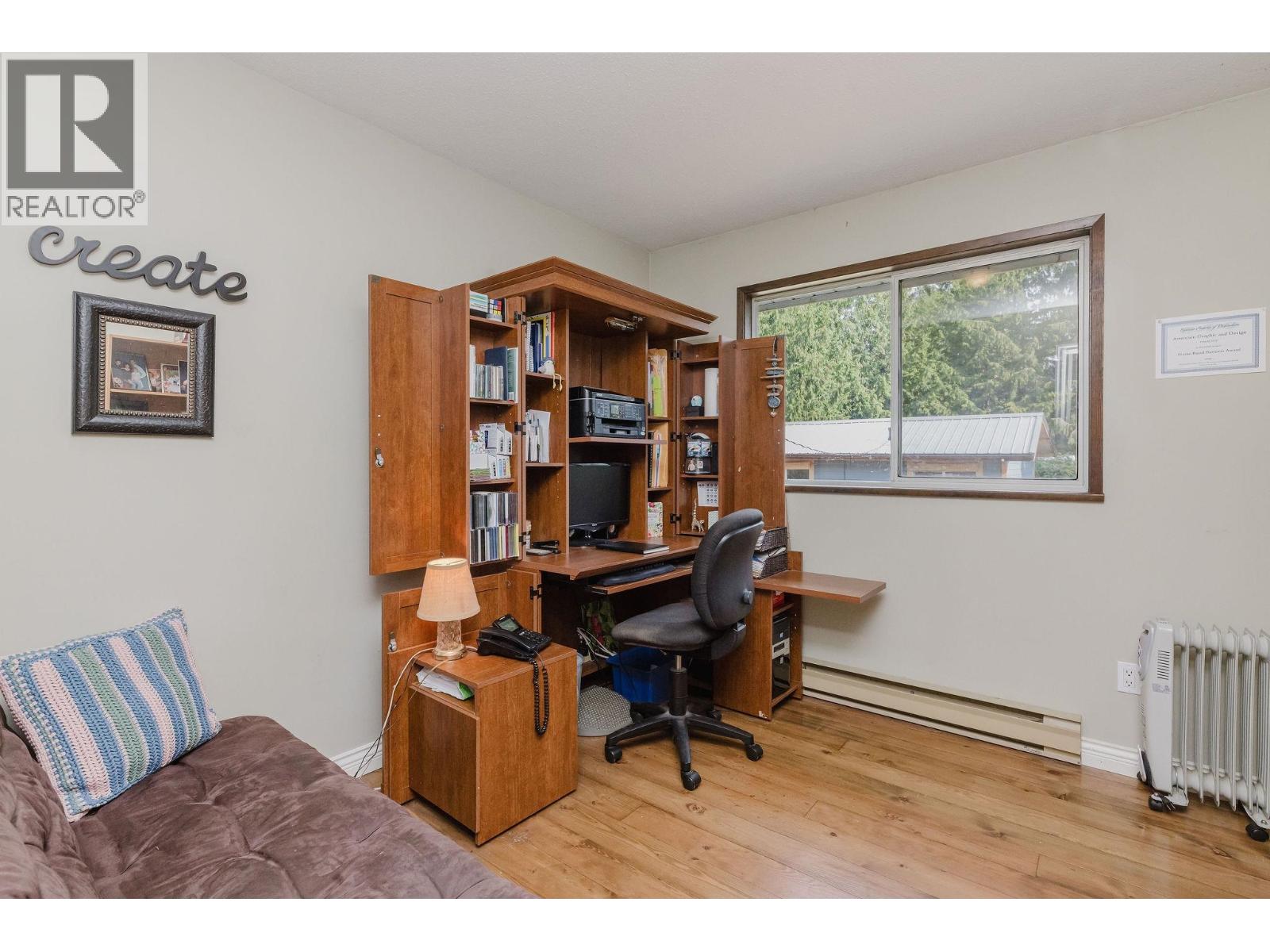 7838 REDROOFFS ROAD, Halfmoon Bay