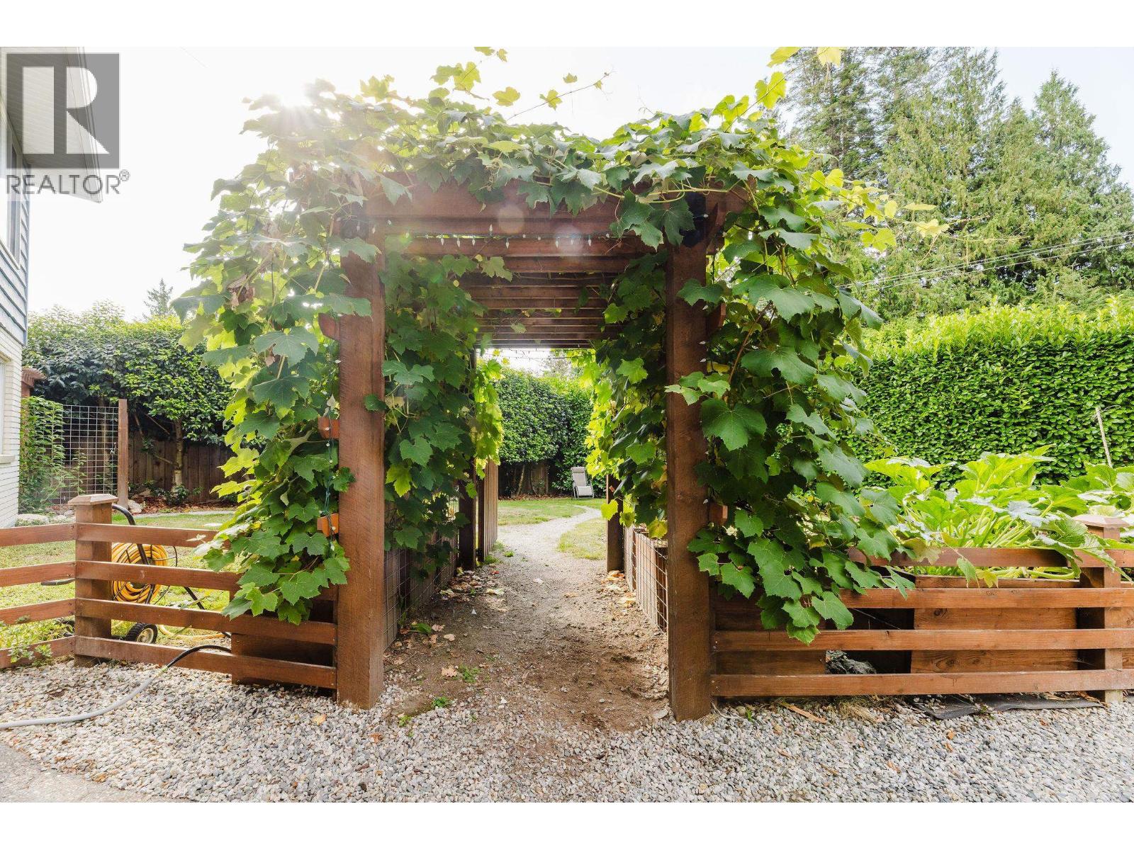 7838 REDROOFFS ROAD, Halfmoon Bay