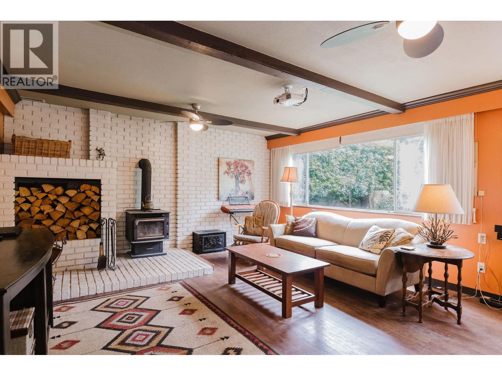 7838 REDROOFFS ROAD, Halfmoon Bay