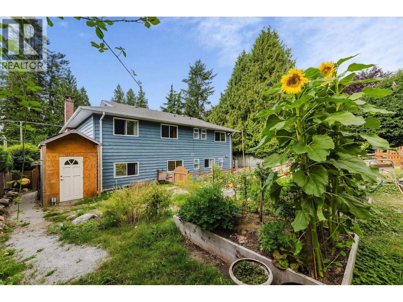 7838 REDROOFFS ROAD, Halfmoon Bay