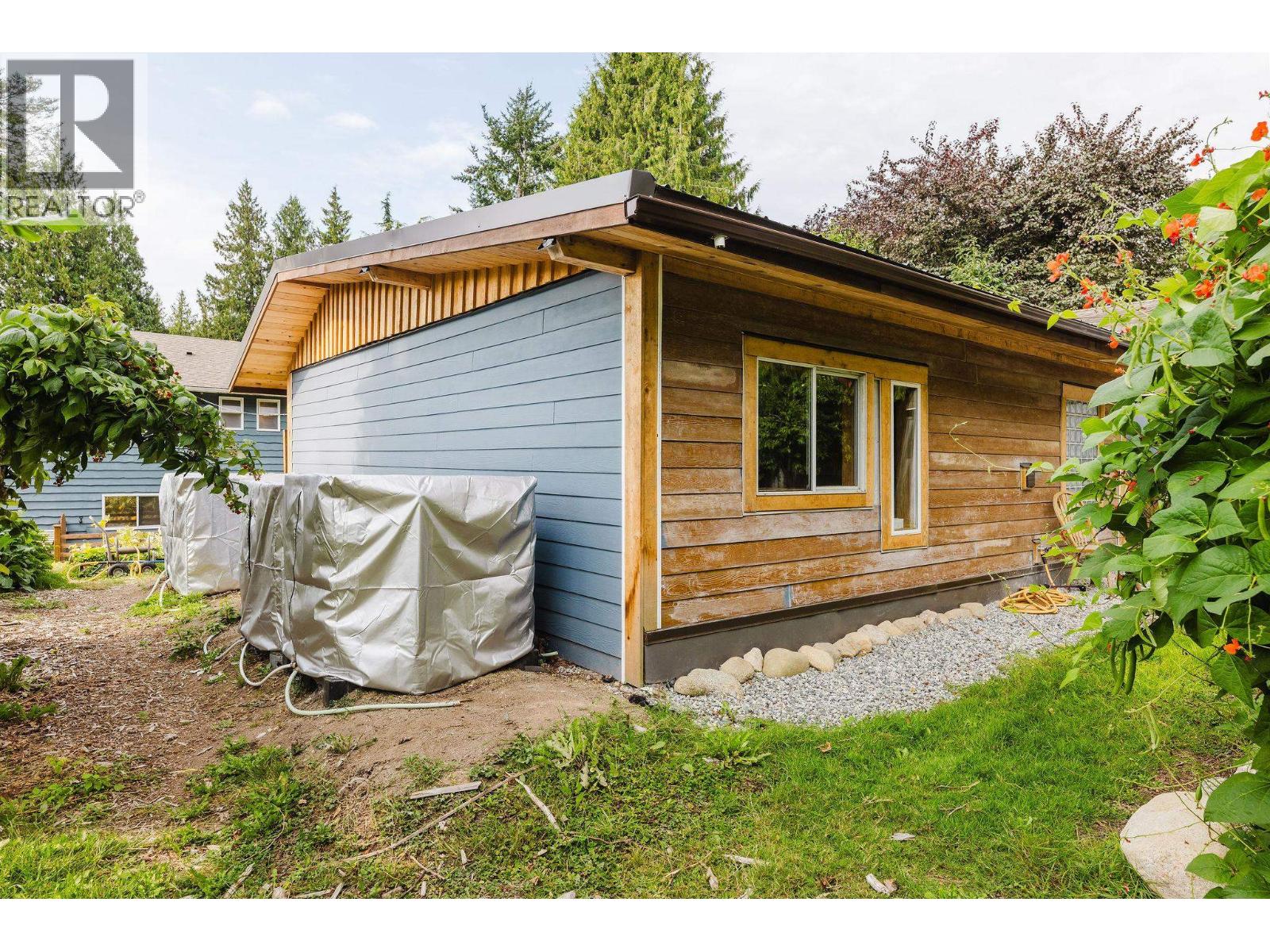 7838 REDROOFFS ROAD, Halfmoon Bay