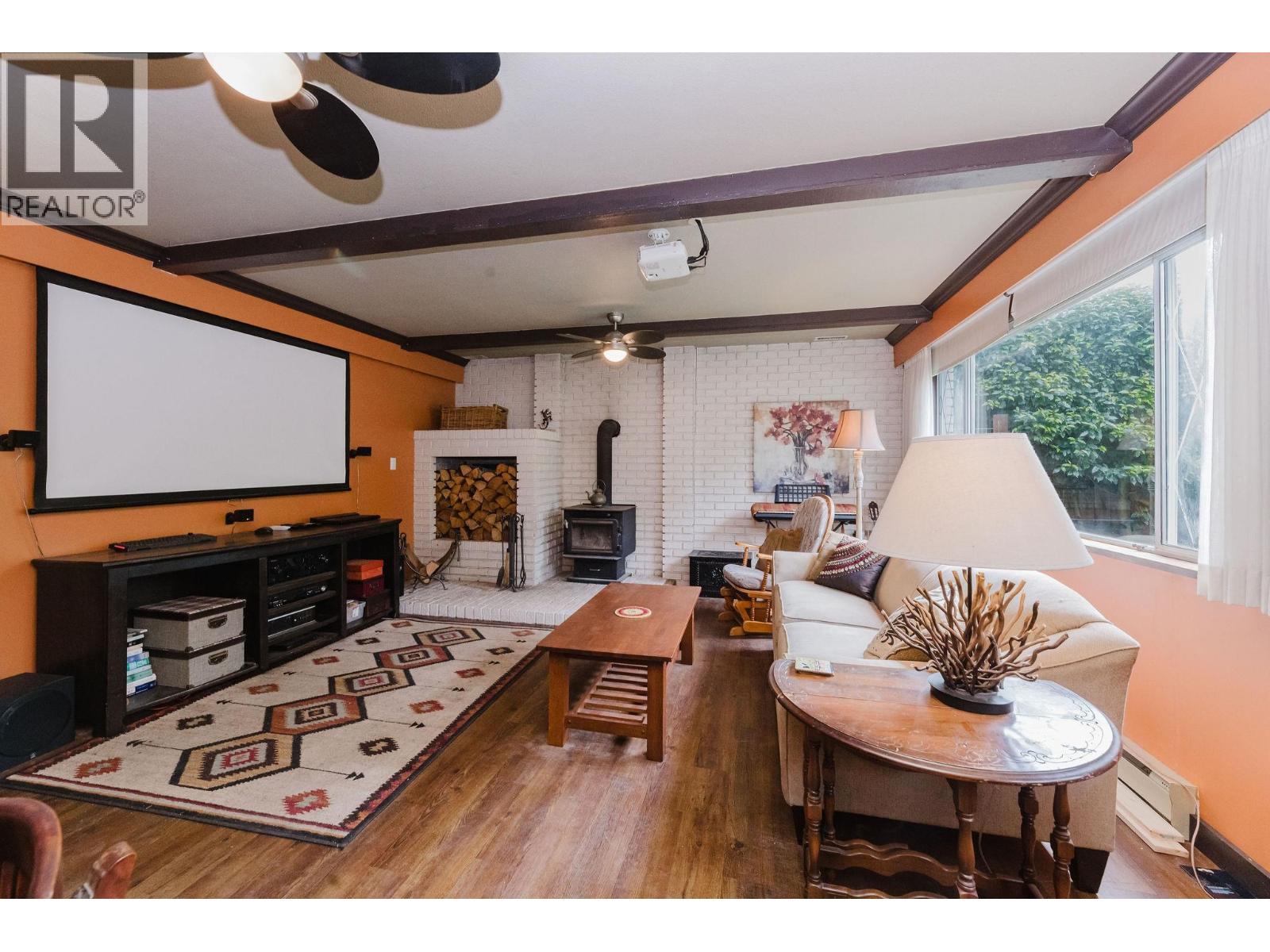 7838 REDROOFFS ROAD, Halfmoon Bay