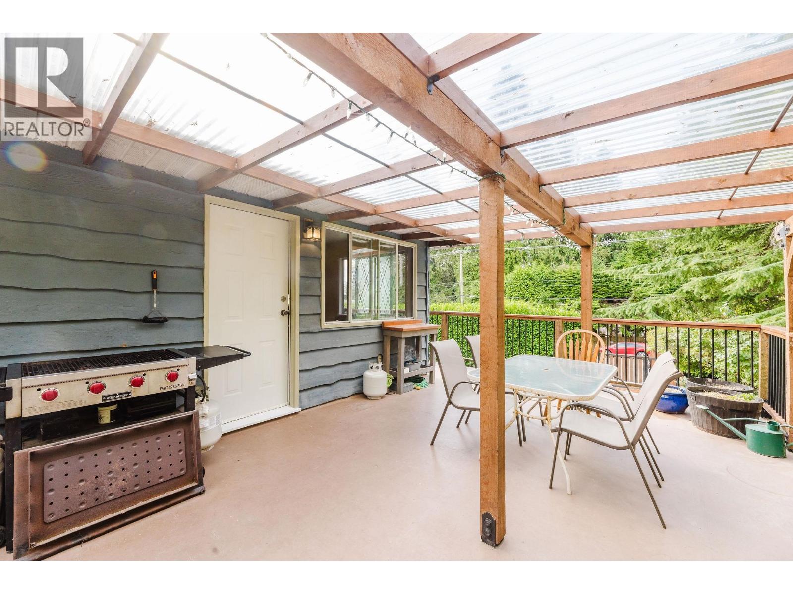 7838 REDROOFFS ROAD, Halfmoon Bay