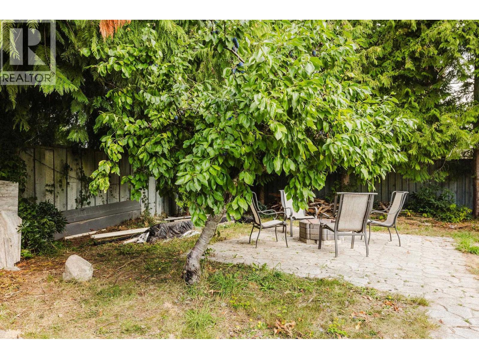 7838 REDROOFFS ROAD, Halfmoon Bay