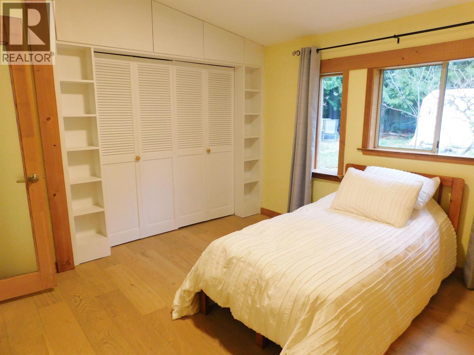 7838 REDROOFFS ROAD, Halfmoon Bay