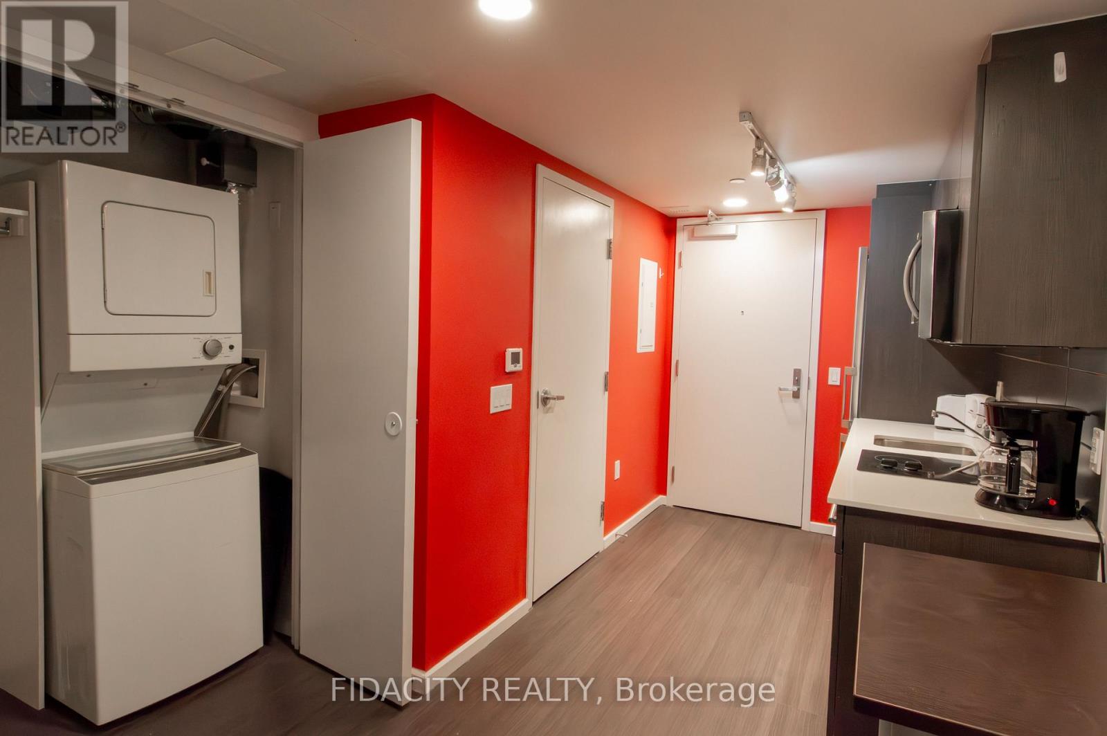 #2911 105 CHAMPAGNE AVENUE S - 3