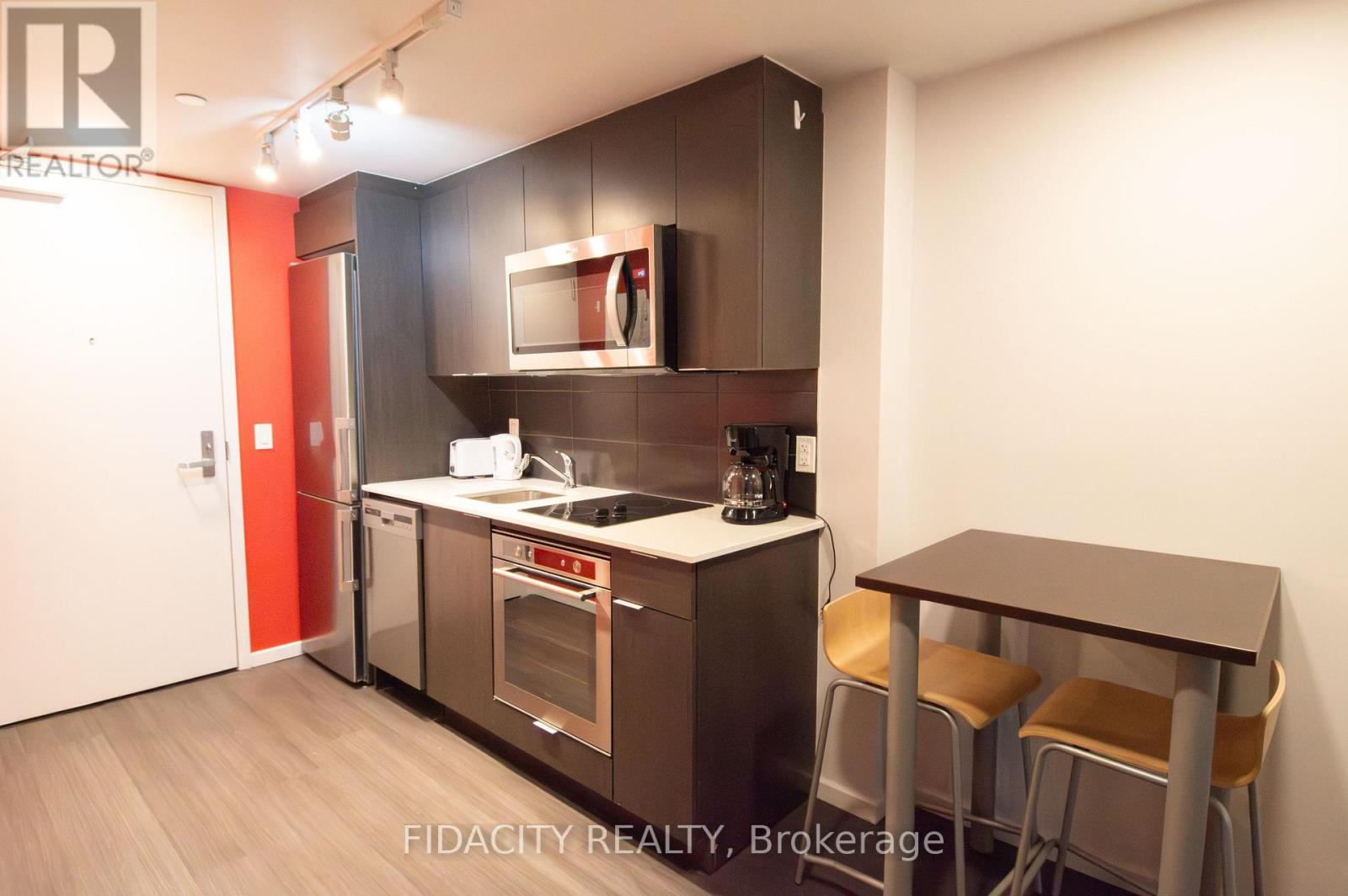 #2911 105 CHAMPAGNE AVENUE S - 4