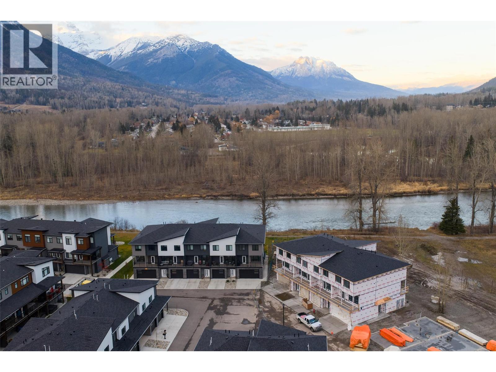 800 Riverside Way Unit# 404, Fernie