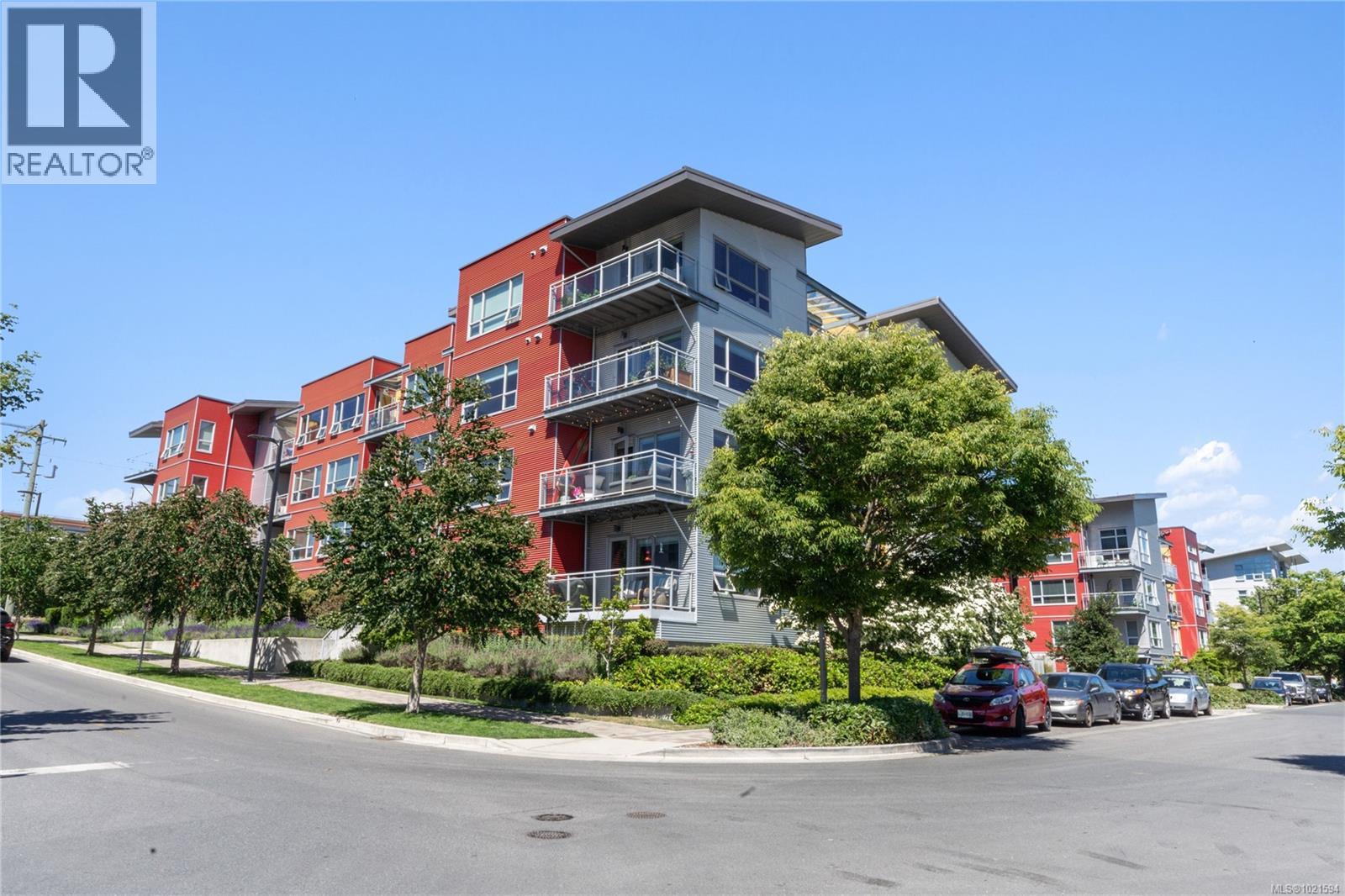 211 785 Tyee Rd, Victoria