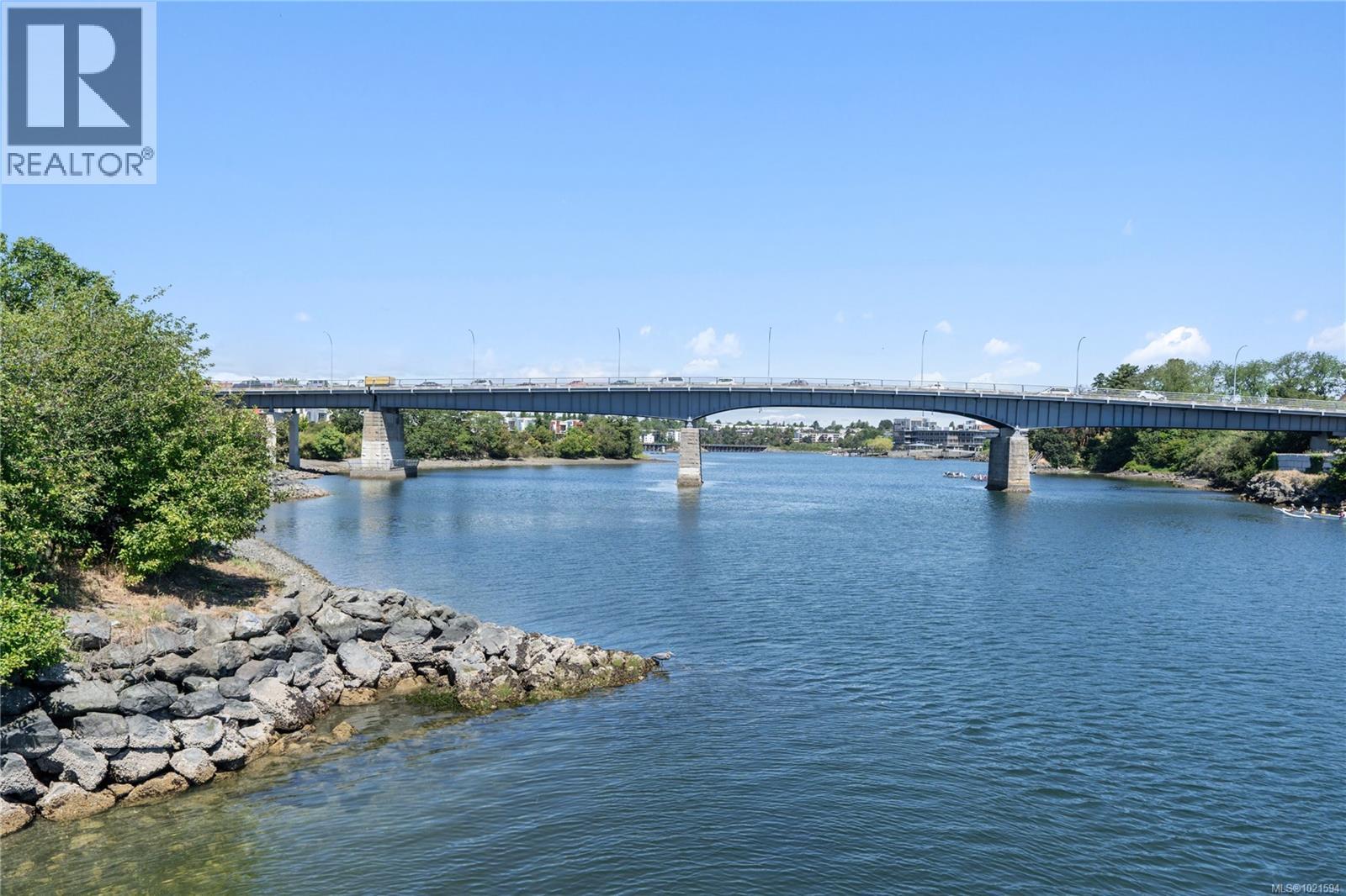 211 785 Tyee Rd, Victoria