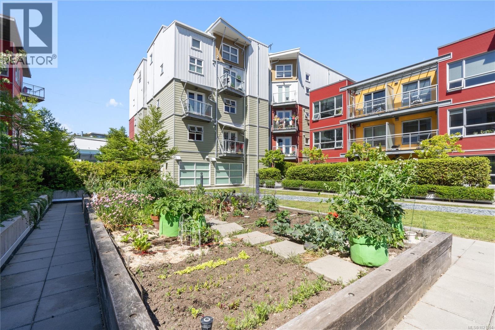 211 785 Tyee Rd, Victoria