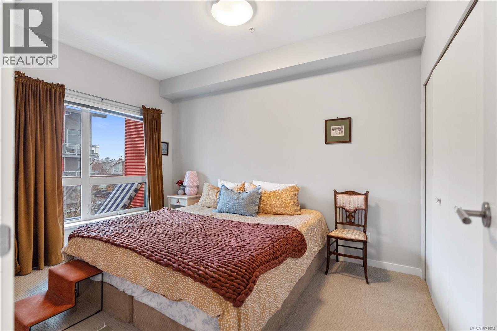 211 785 Tyee Rd, Victoria