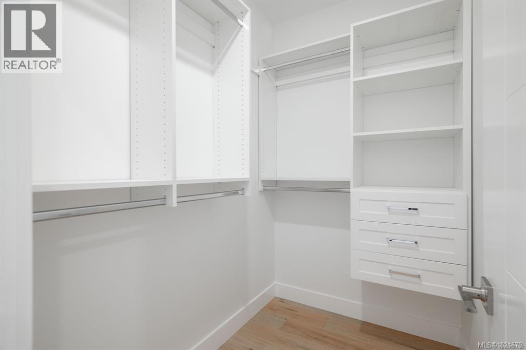 472 HAMPSTEAD ST - 7