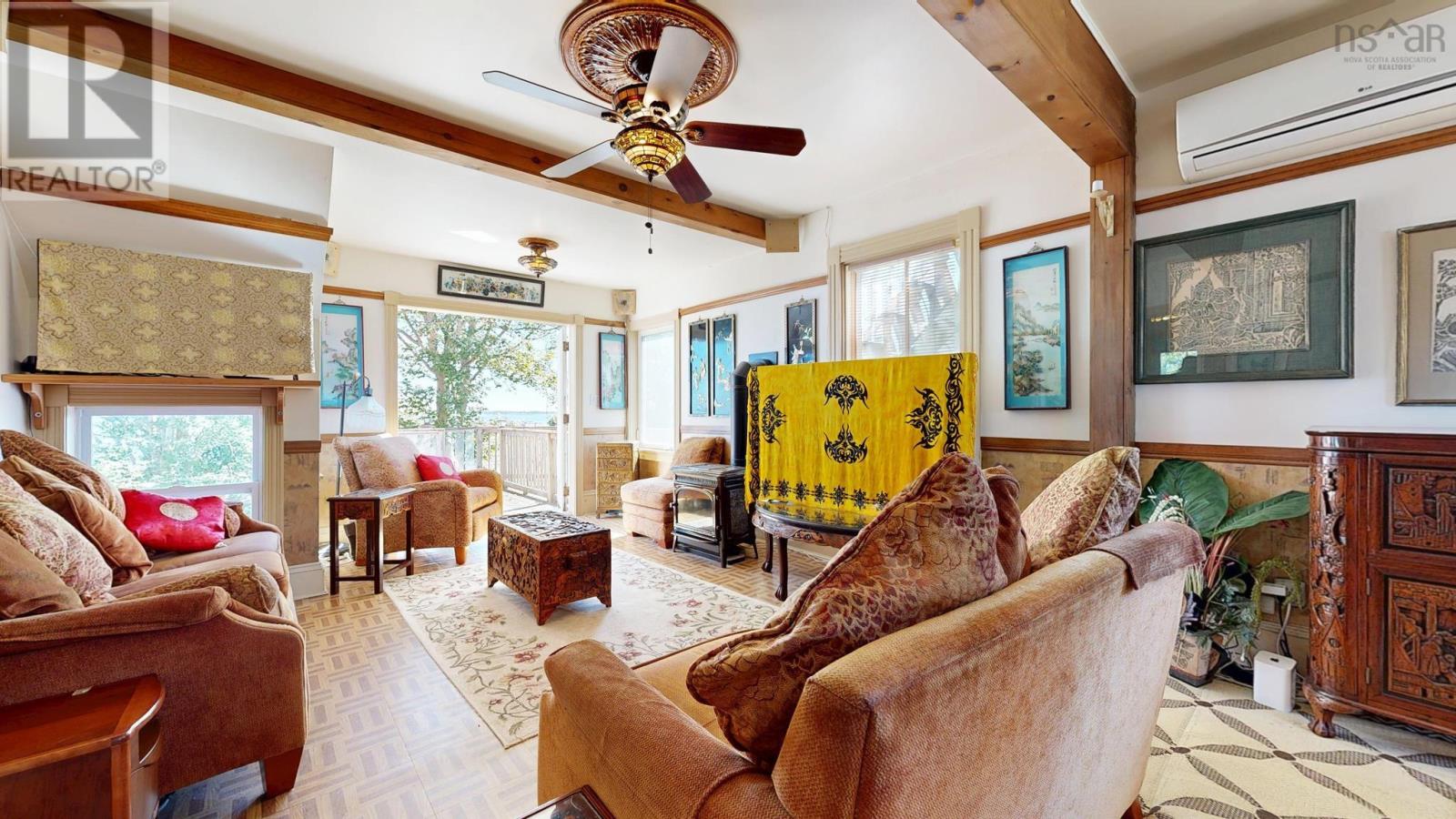 Property 24 of 49 of 132 Hall Street