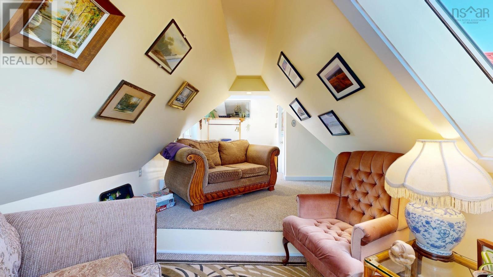 Property 39 of 49 of 132 Hall Street