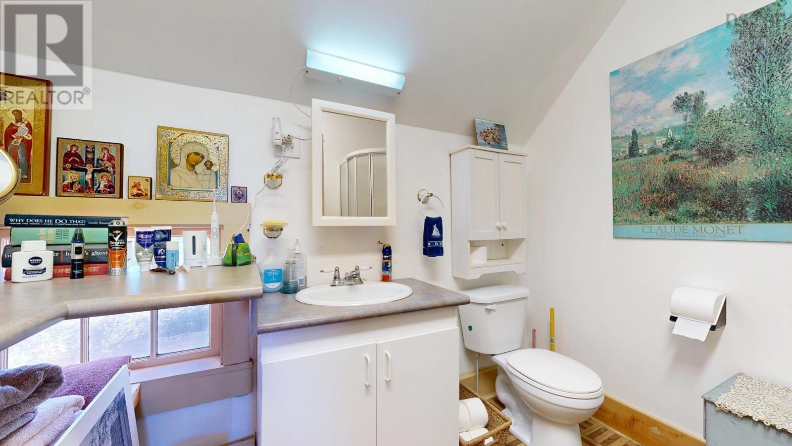 Property 31 of 49 of 132 Hall Street