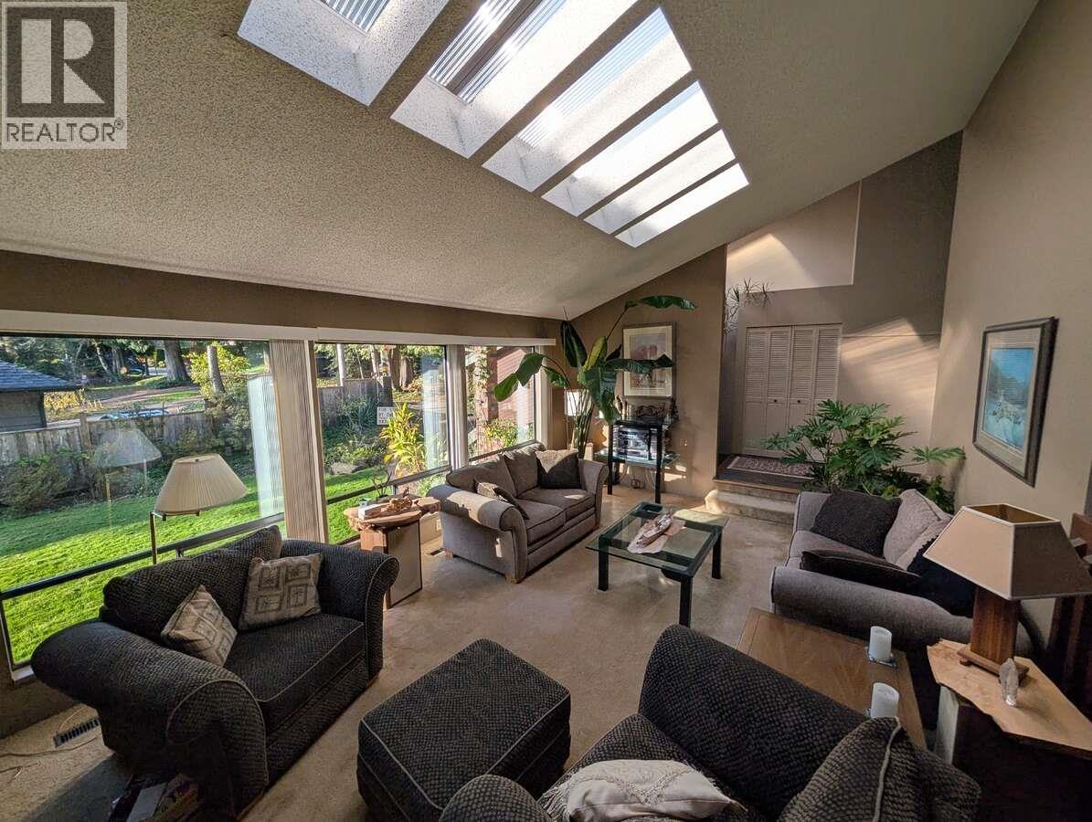 1498 CHAMBERLAIN DRIVE, North Vancouver