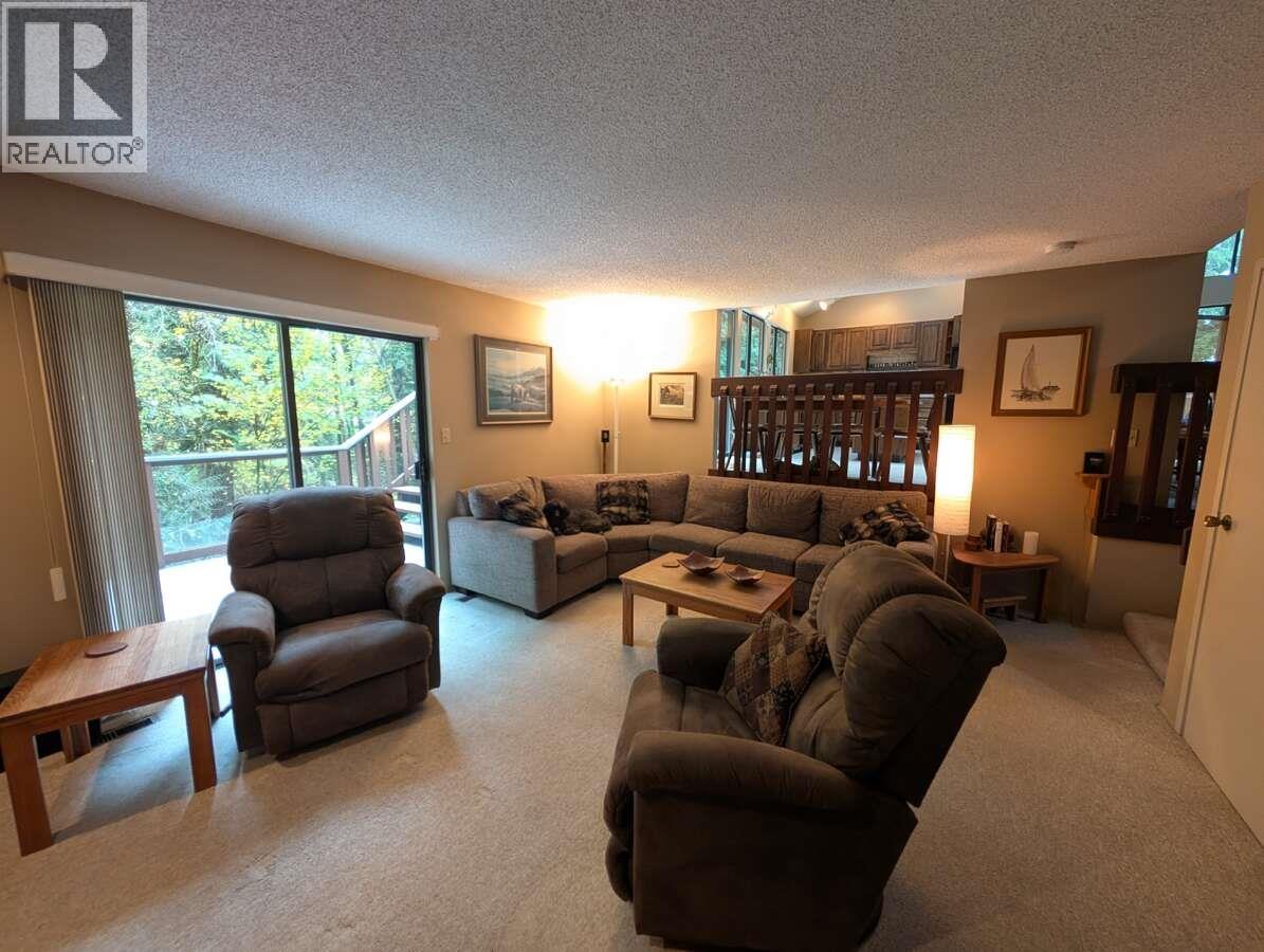 1498 CHAMBERLAIN DRIVE, North Vancouver