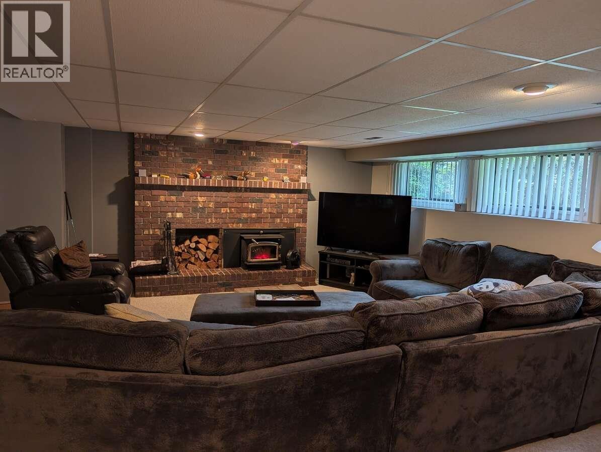 1498 CHAMBERLAIN DRIVE, North Vancouver