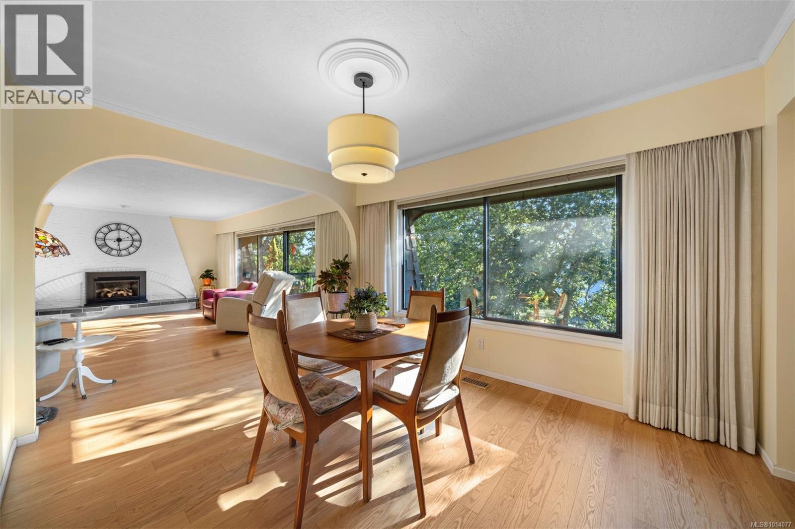 994 Landeen Pl, Saanich